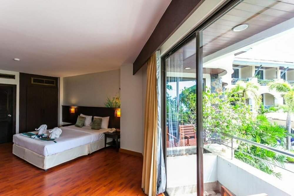 Фото Phi Phi Island Cabana Hotel