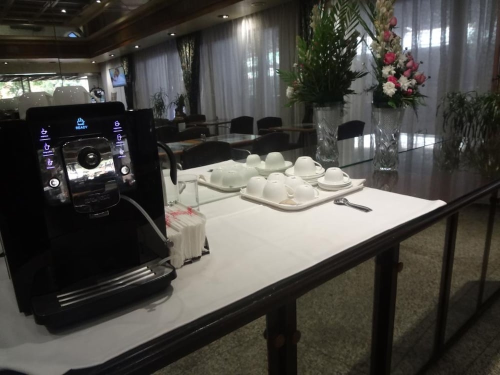 Фото Hotel Midtown Pritam