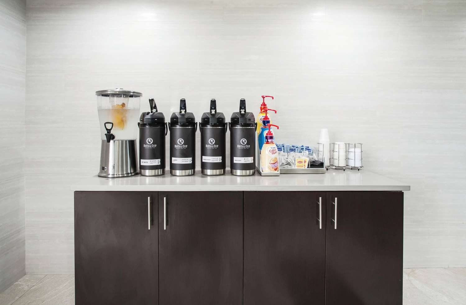 Фото La Quinta Inn & Suites by Wyndham Clearwater South