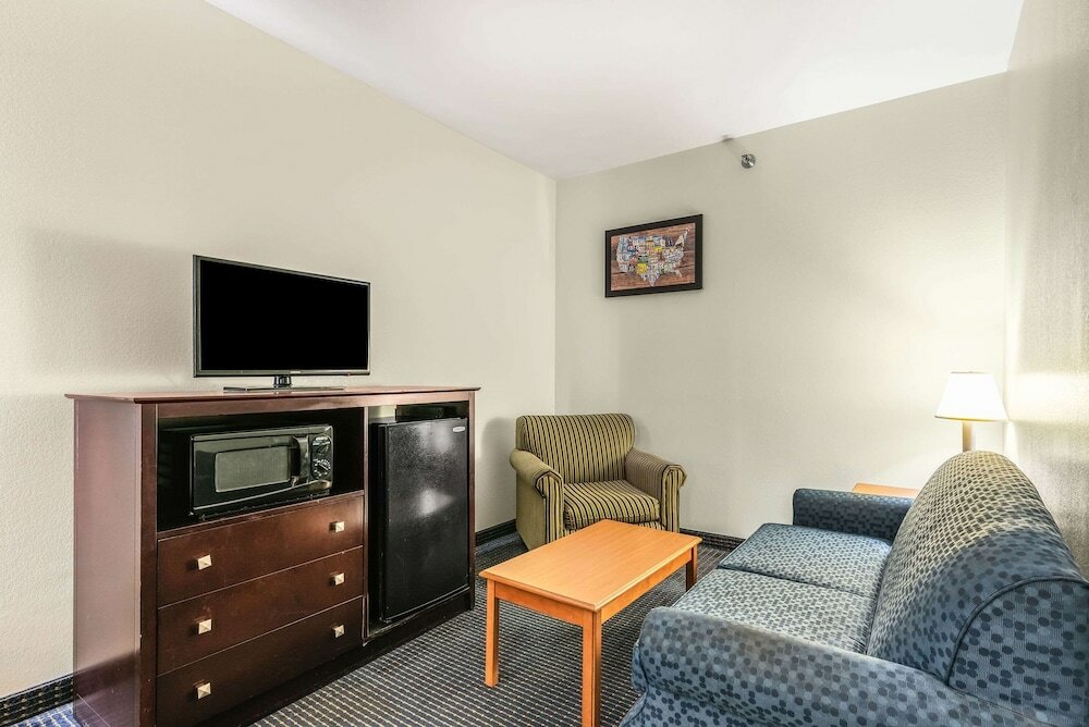 Фото Econo Lodge Inn & Suites Pritchard Road North Little Rock