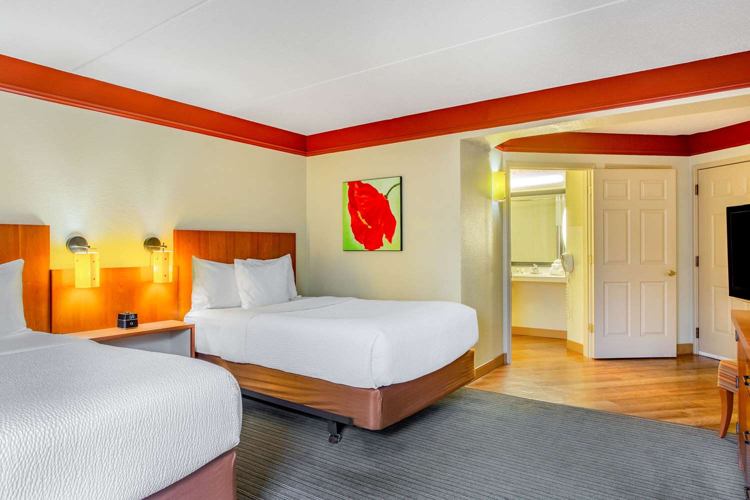 Фото La Quinta Inn & Suites by Wyndham Raleigh Crabtree