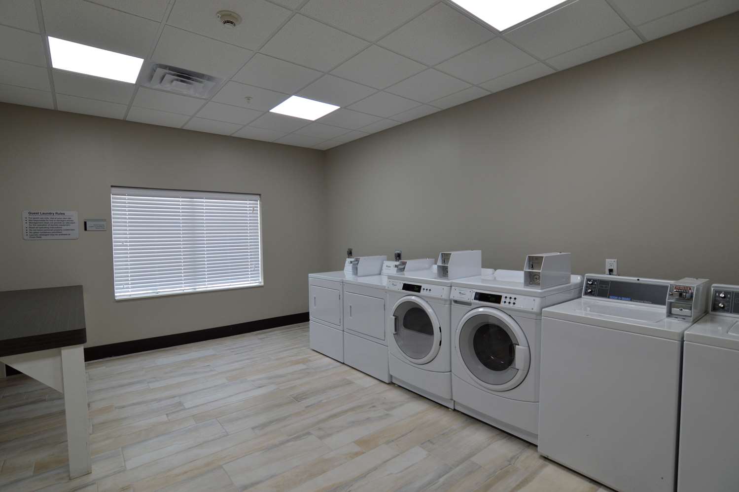 Фото Best Western Plus Pasadena Inn & Suites