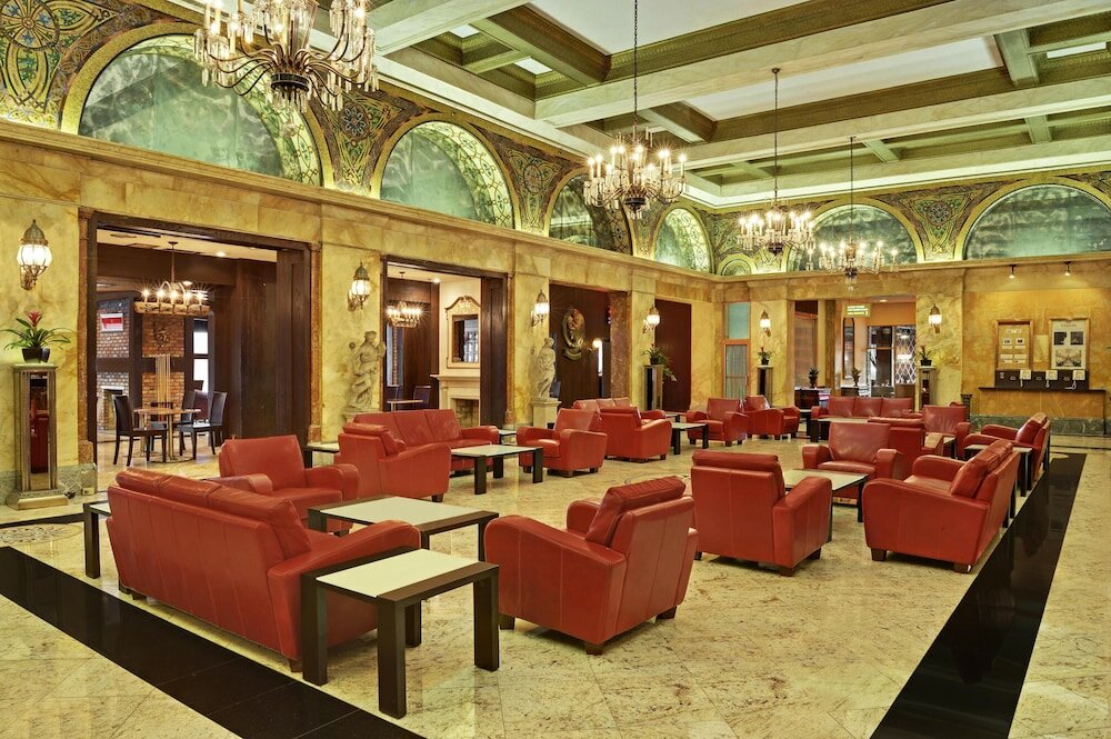 Фото The Congress Plaza Hotel & Convention Center