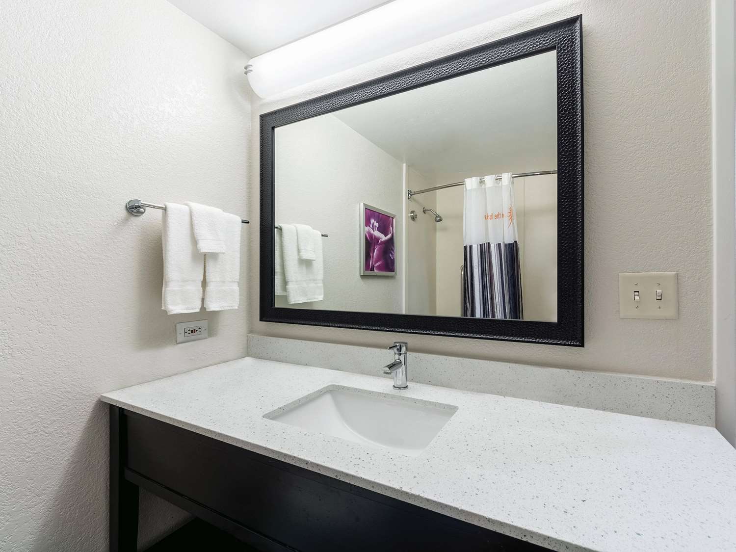 Фото La Quinta Inn & Suites by Wyndham San Antonio Downtown