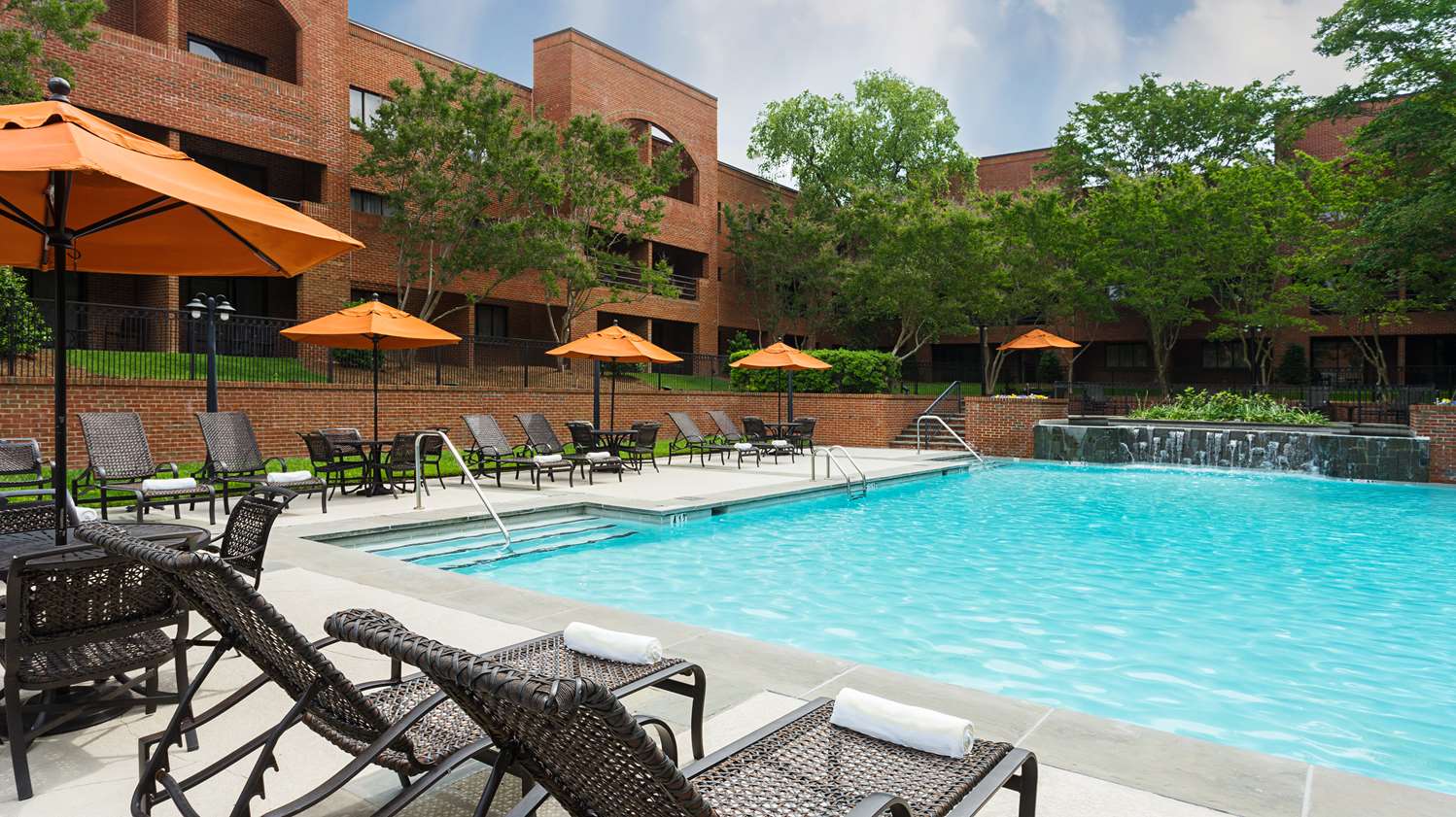 Фото DoubleTree Suites by Hilton Hotel Charlotte - SouthPark