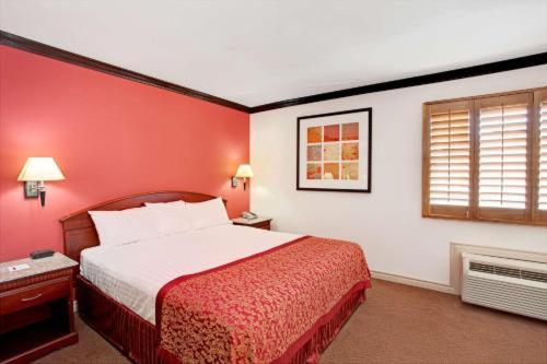 Фото Ramada by Wyndham Pasadena