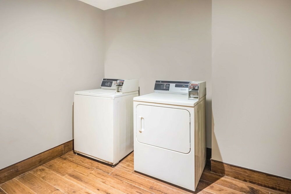 Фото La Quinta Inn & Suites by Wyndham Brooklyn Central