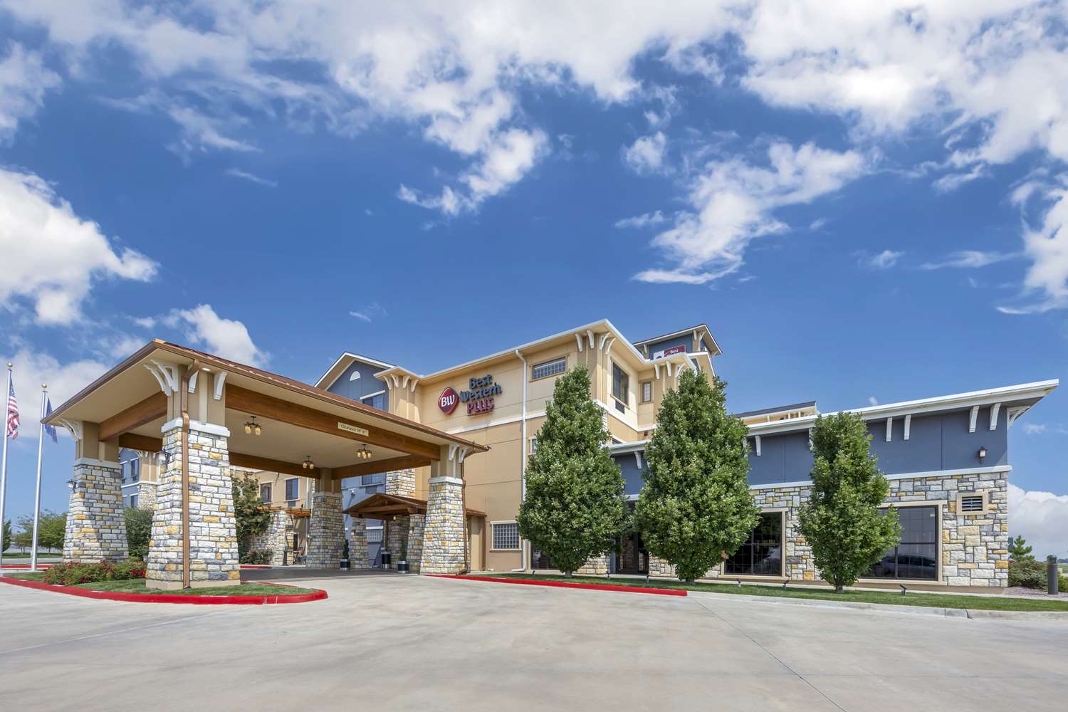 Фото Best Western Plus Emerald Inn & Suites