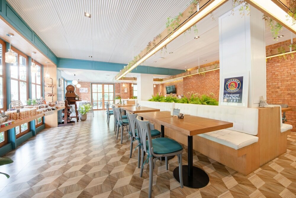 Фото Blooming Hill Boutique Suites