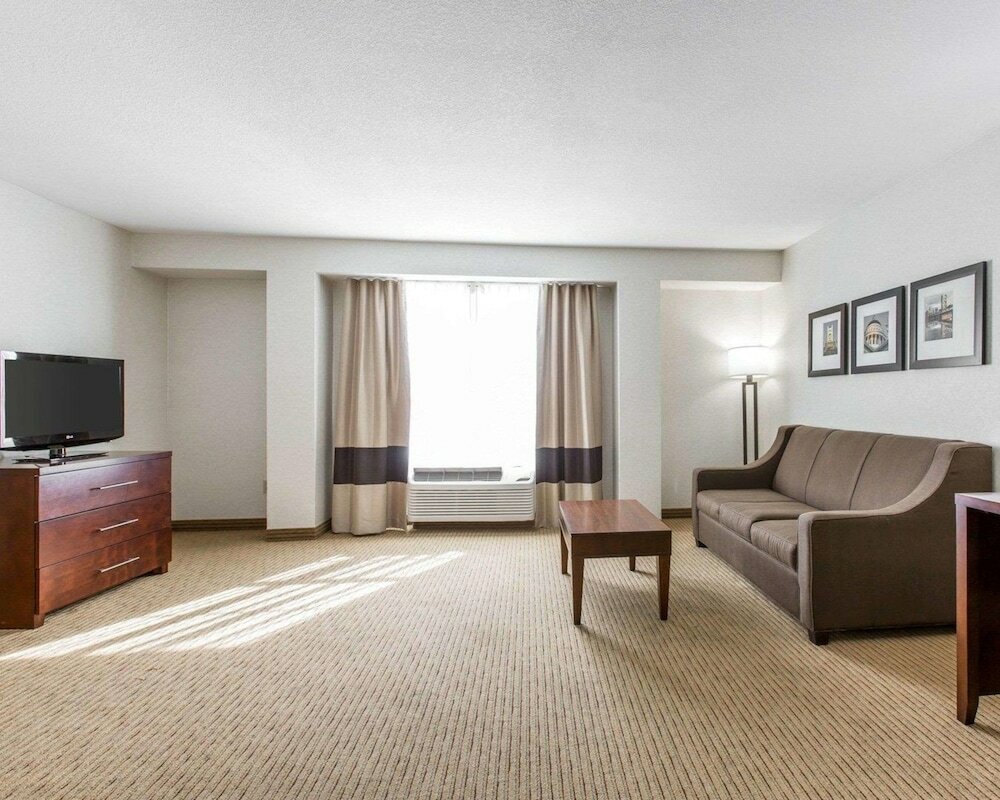 Фото Comfort Suites Downtown Sacramento
