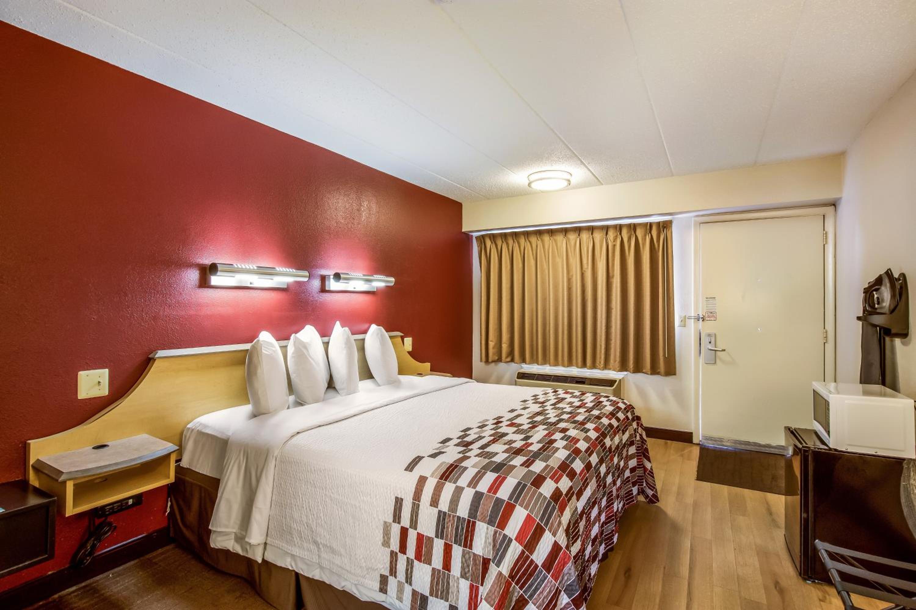 Фото Red Roof Inn Detroit - Plymouth/Canton