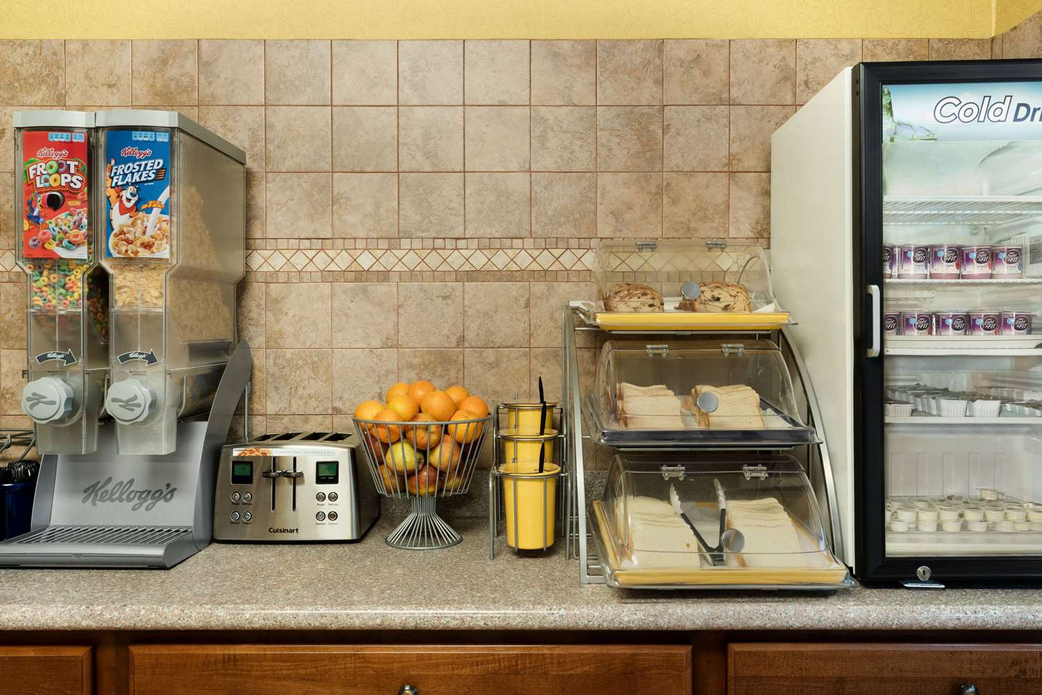 Фото Days Inn by Wyndham Brooklyn