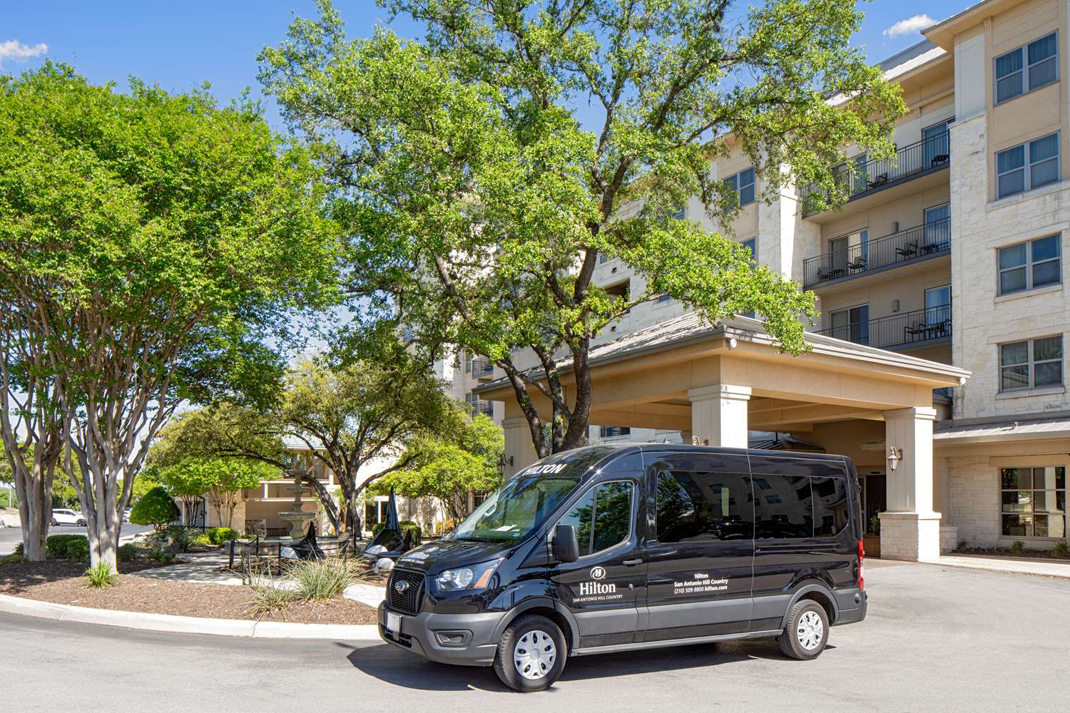 Фото Hilton San Antonio Hill Country