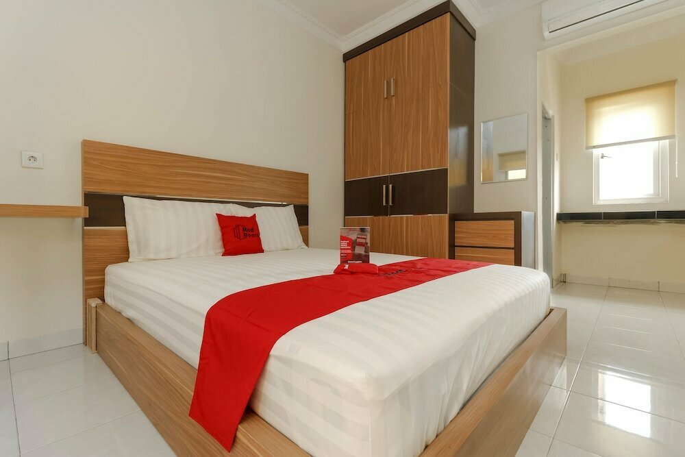 Hotel RedDoorz Plus near Palembang Square Mall, Palembang, photo