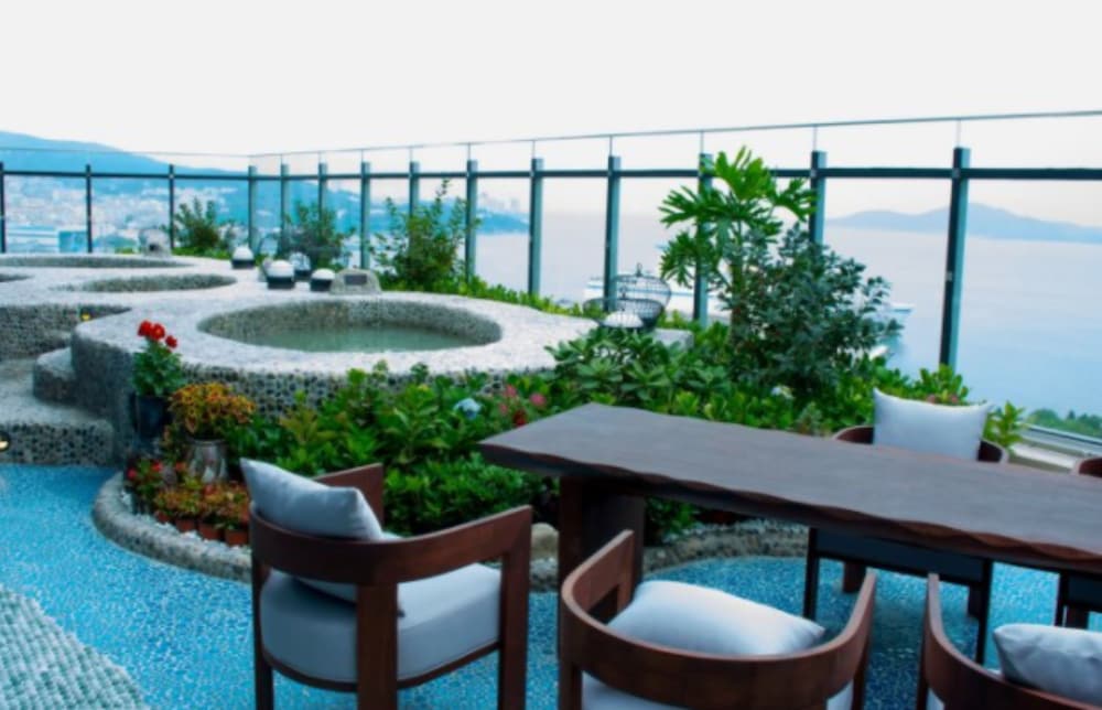 Фото DoubleTree by Hilton Weihai