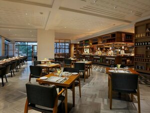 Гостиница Novotel Chennai Chamiers Road Hotel