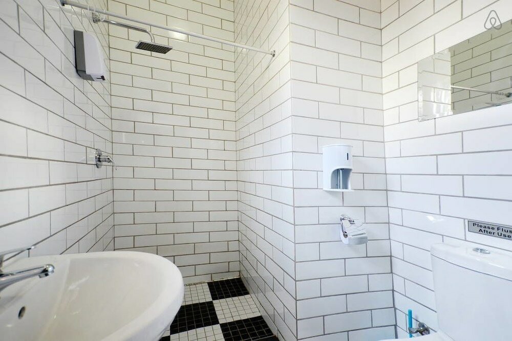 Фото Legacy Guest Lodge