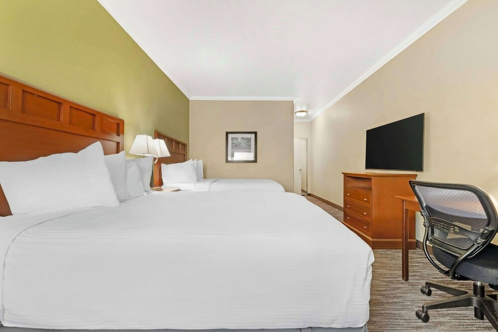 Фото Best Western Hebbronville Inn