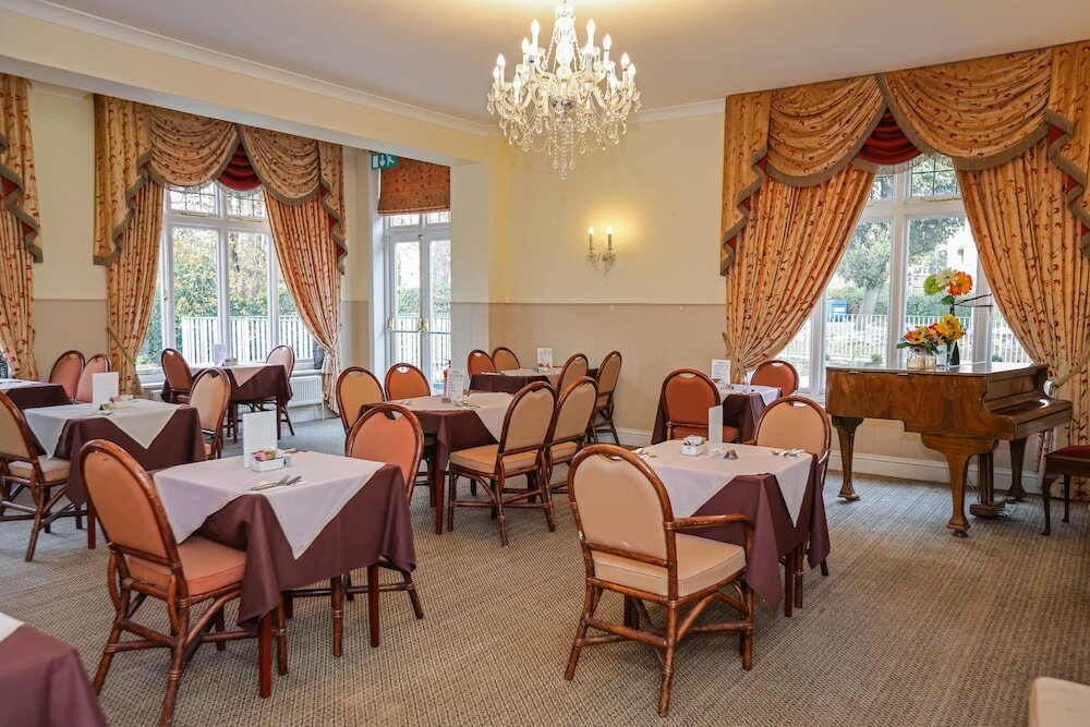 Фото The Grove Hotel