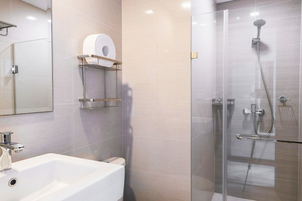 Фото Tess and Tessha Condotel near T3 Airport