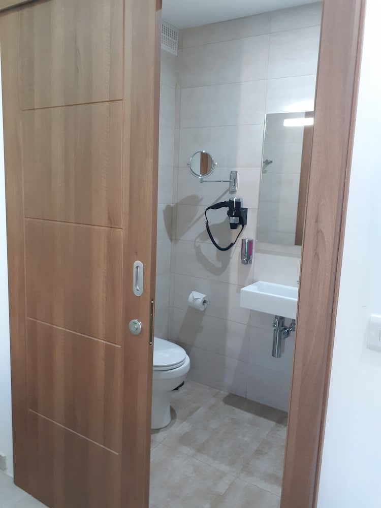 Фото TJ Boutique Accommodation