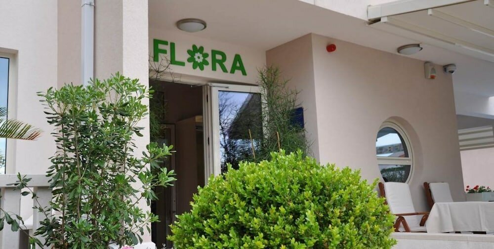 Фото Aparthotel Flora