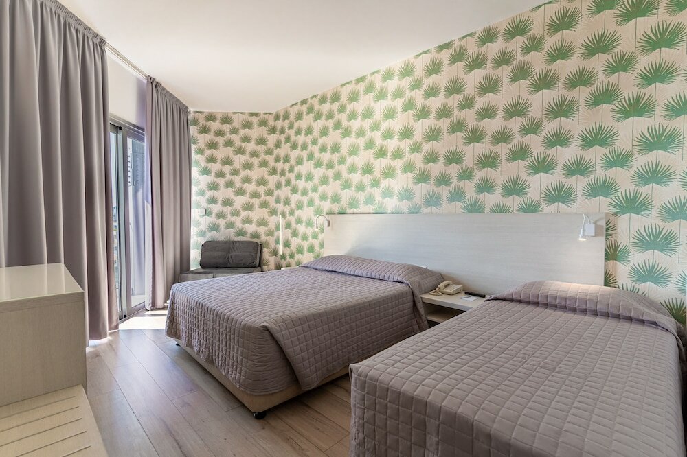 Фото Harmony Bay Hotel