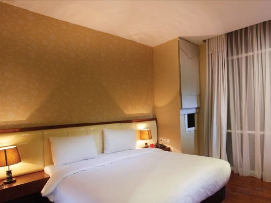 Фото The Crew Hotel Kualanamu International Airport