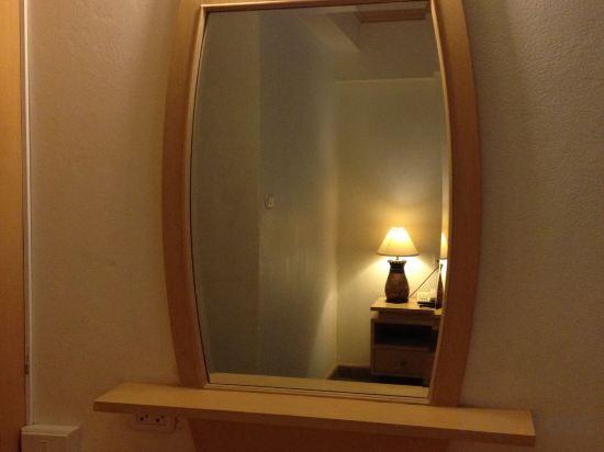 Фото Maneerote Hotel Surin