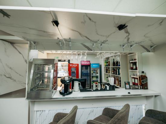 Фото Sunlodge Hotel