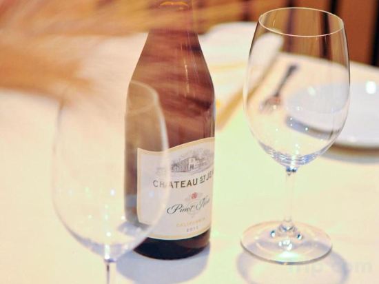 Фото Avon Old Farms Hotel