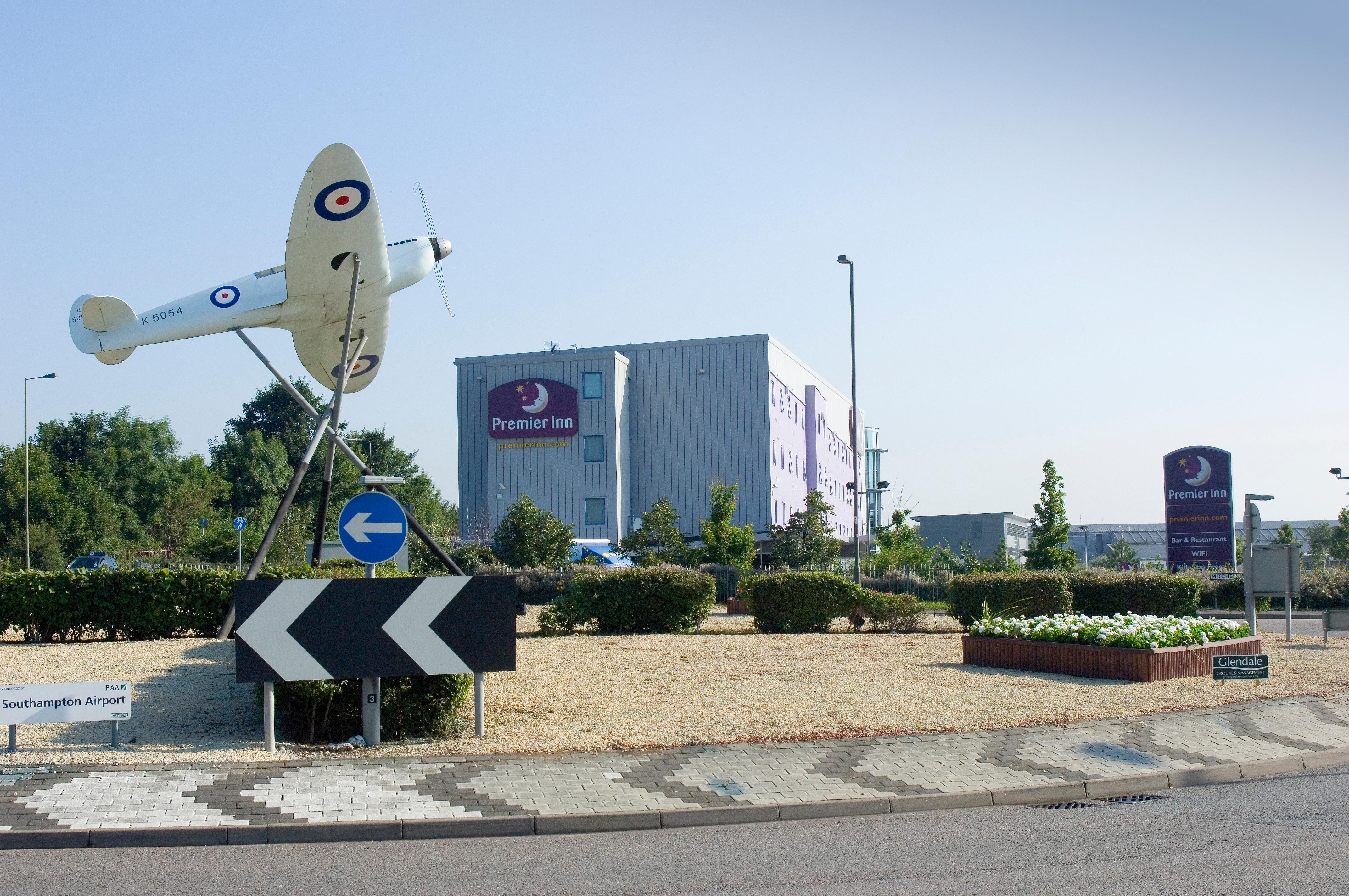 Фото Premier Inn Southampton Airport Hotel