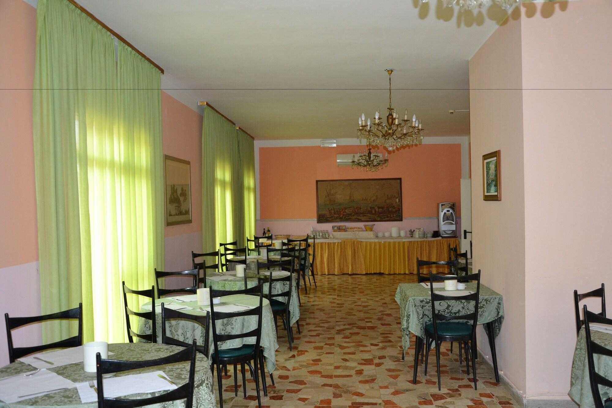 Фото Hotel Britta