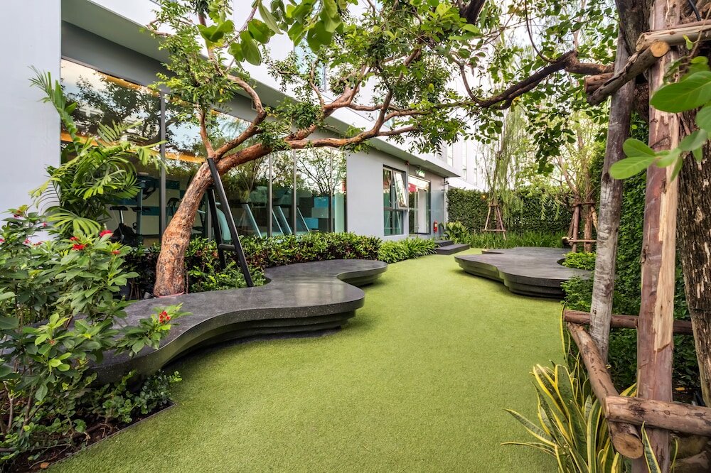 Фото Holiday Inn Express Bangkok Soi Soonvijai