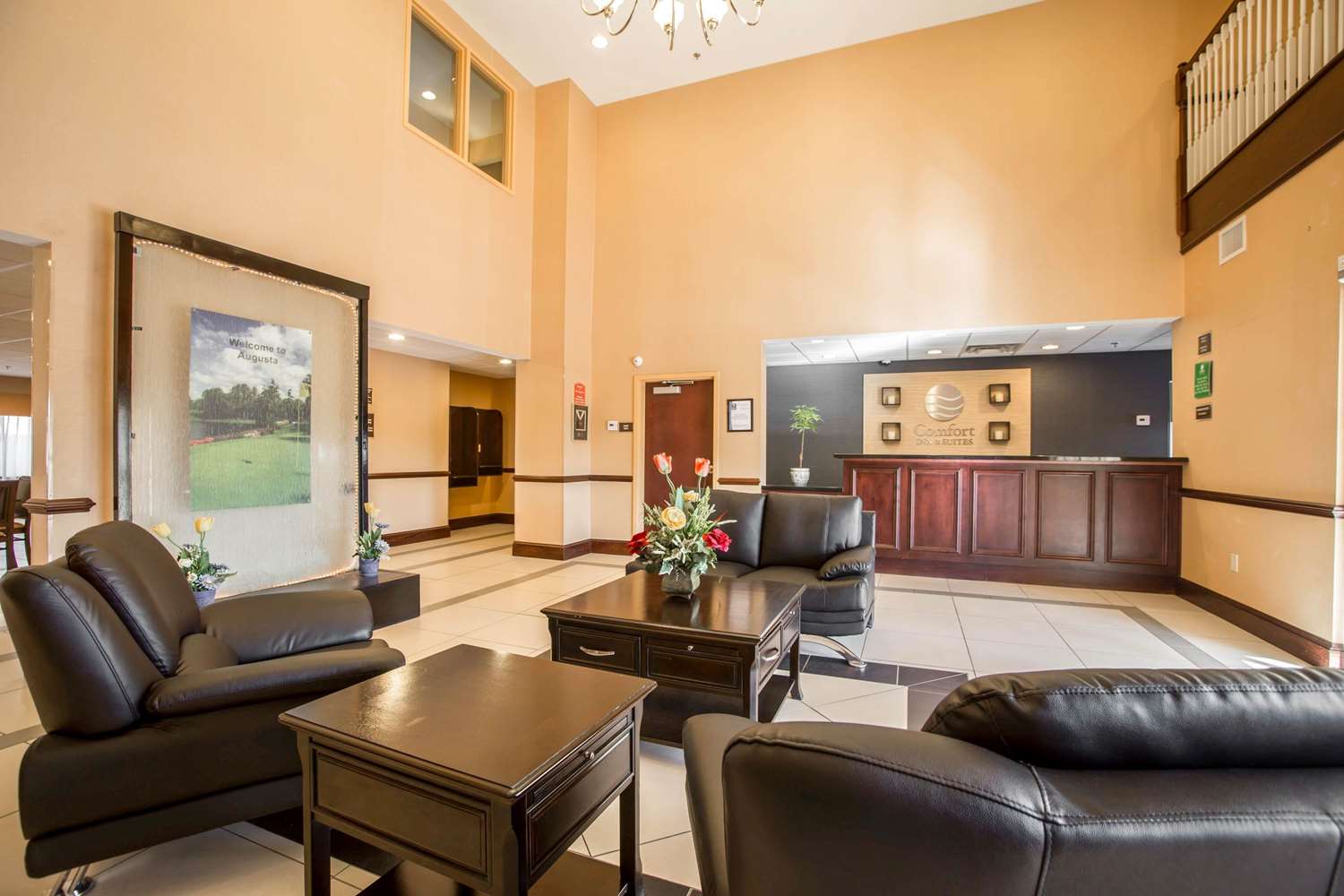 Фото Comfort Inn & Suites