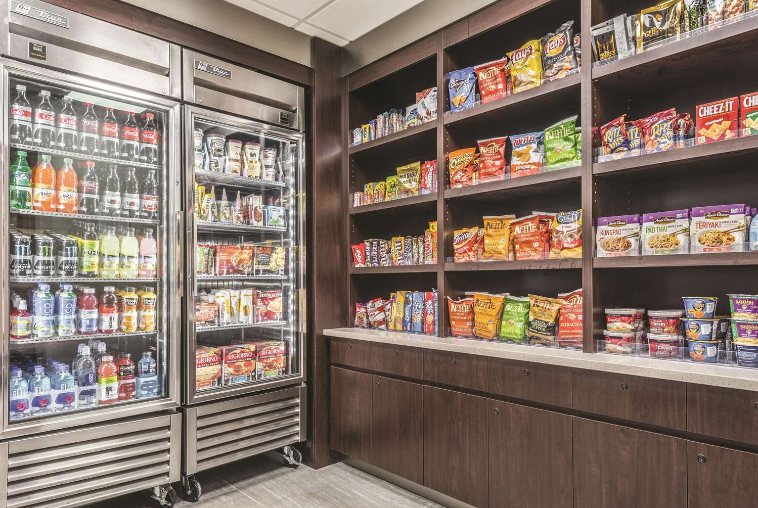 Фото La Quinta Inn & Suites by Wyndham Orlando Lake Mary