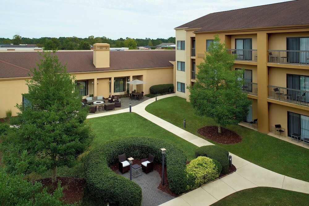 Фото Courtyard by Marriott Fayetteville