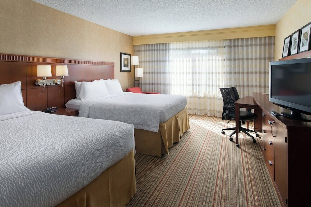 Фото Courtyard by Marriott Sacramento Airport Natomas