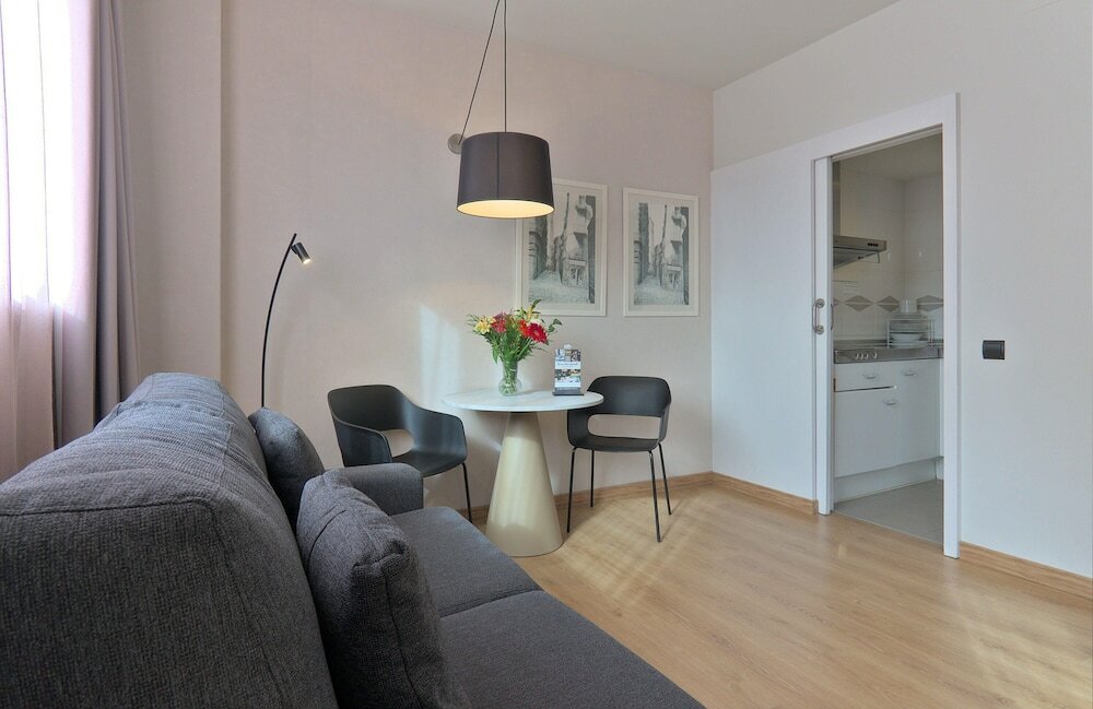 Фото Aparthotel Atenea Barcelona