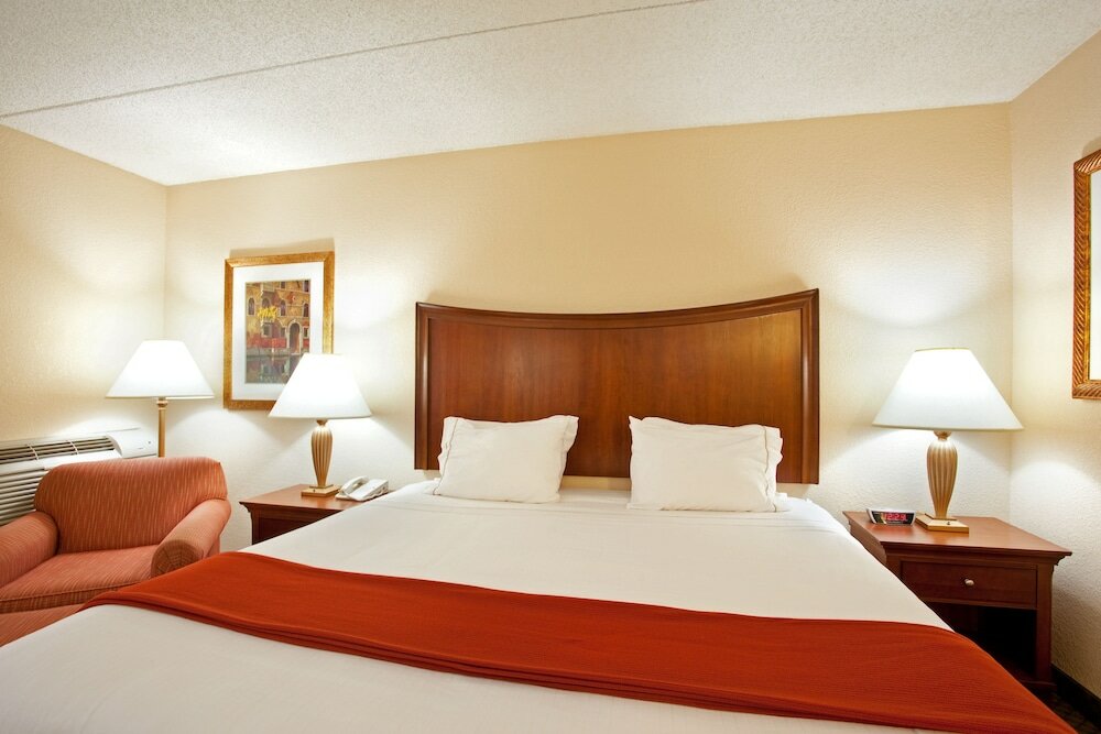 Фото Holiday Inn Express Milwaukee-West Medical Center, an Ihg Hotel