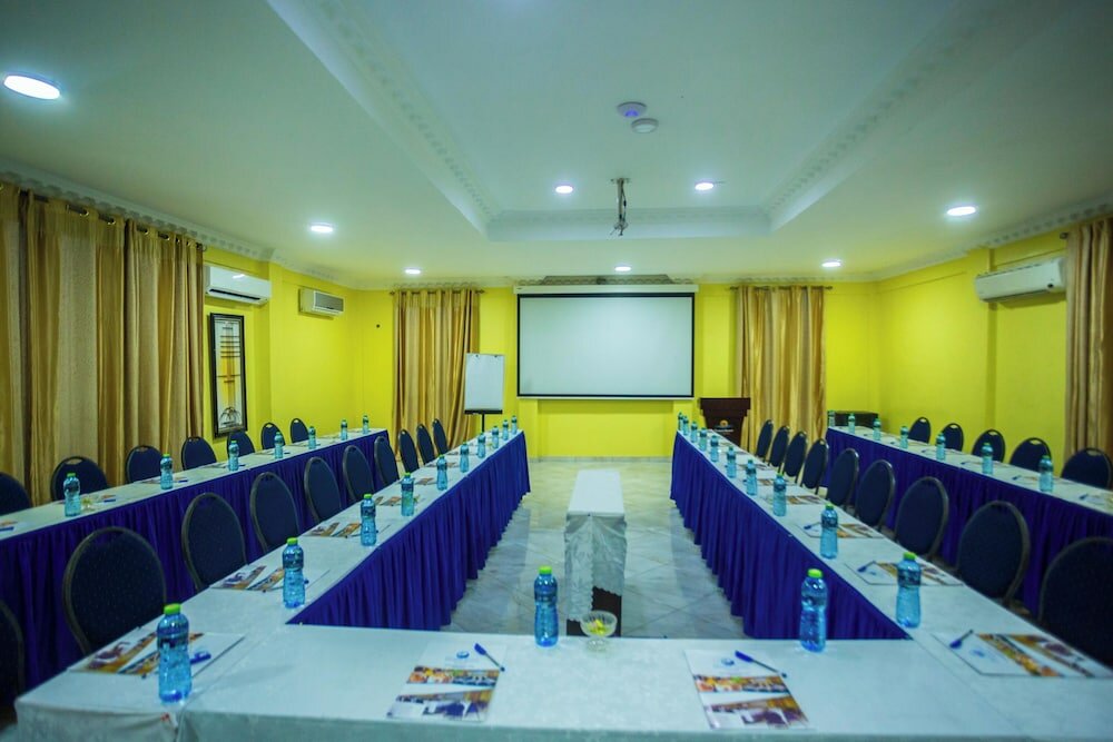 Фото Oceanic Resort