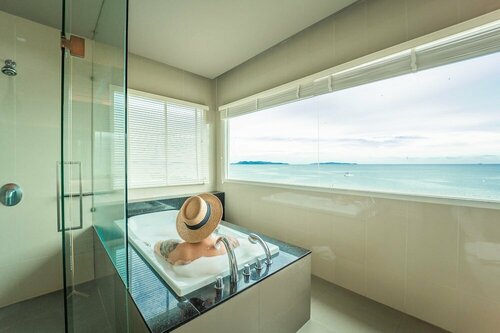 Гостиница Welcome World Beachfront Resort в Паттайе