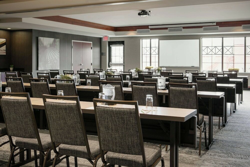 Фото Courtyard Marriott Aksarben Village