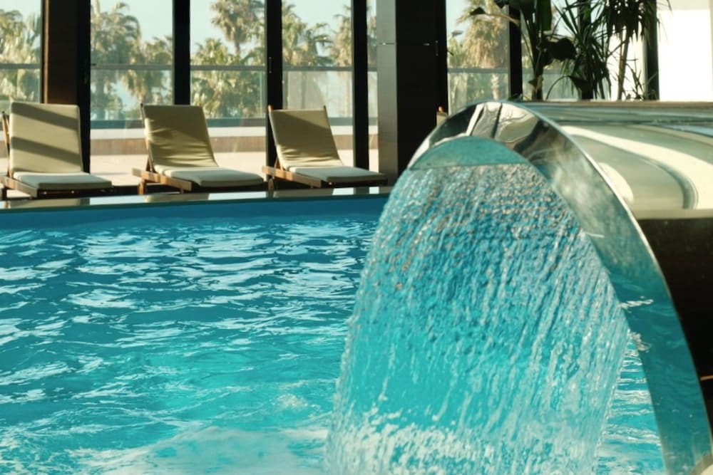 Фото The Grandeur Hotel