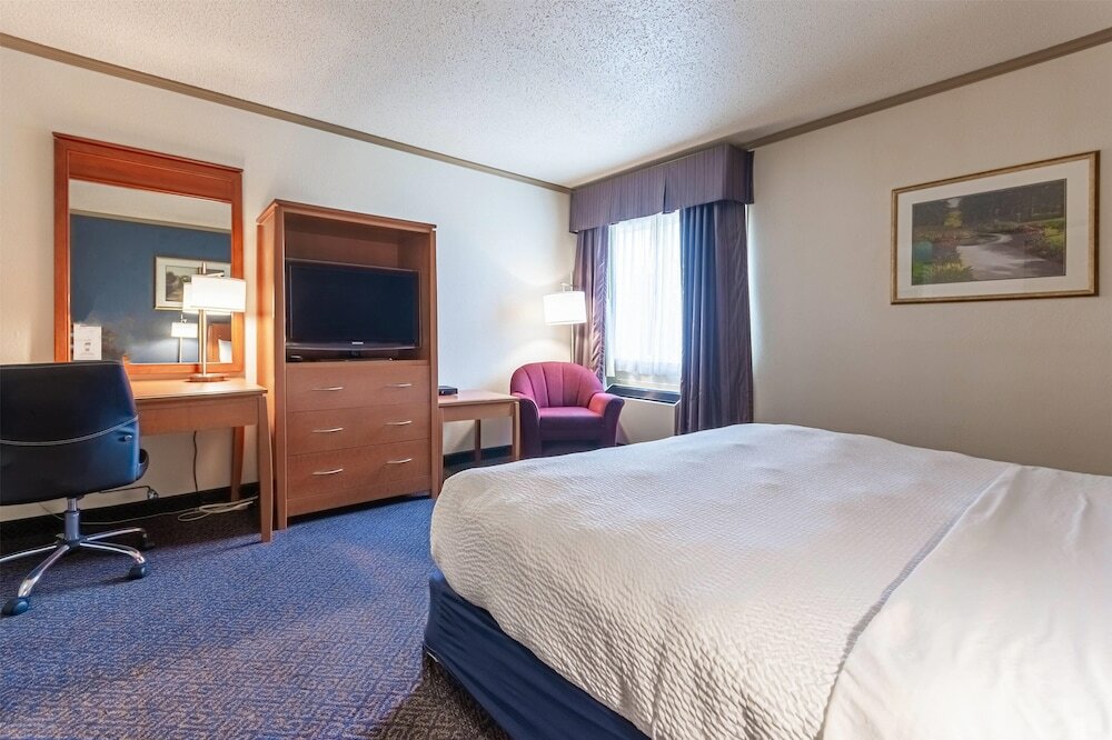 Фото Days Inn by Wyndham Drayton Valley