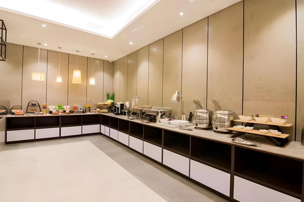 Фото Homeinn Plus Hotel (Beijing Guomao Heshenghui)
