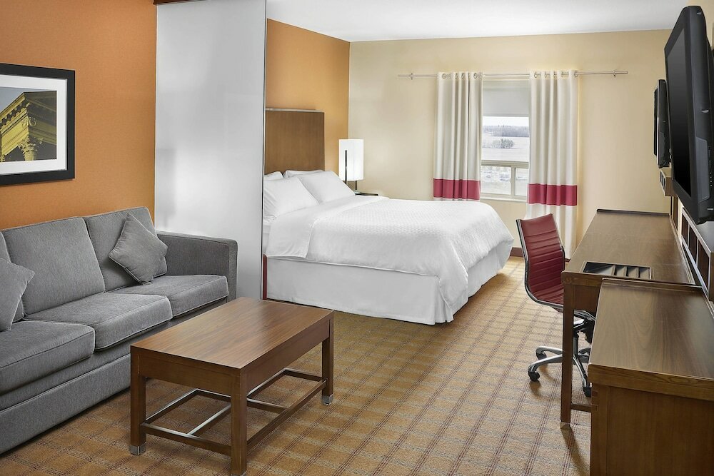 Фото Four Points by Sheraton Edmonton Gateway