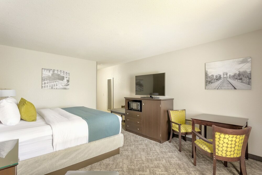 Фото Comfort Inn & Suites Tualatin - Lake Oswego South