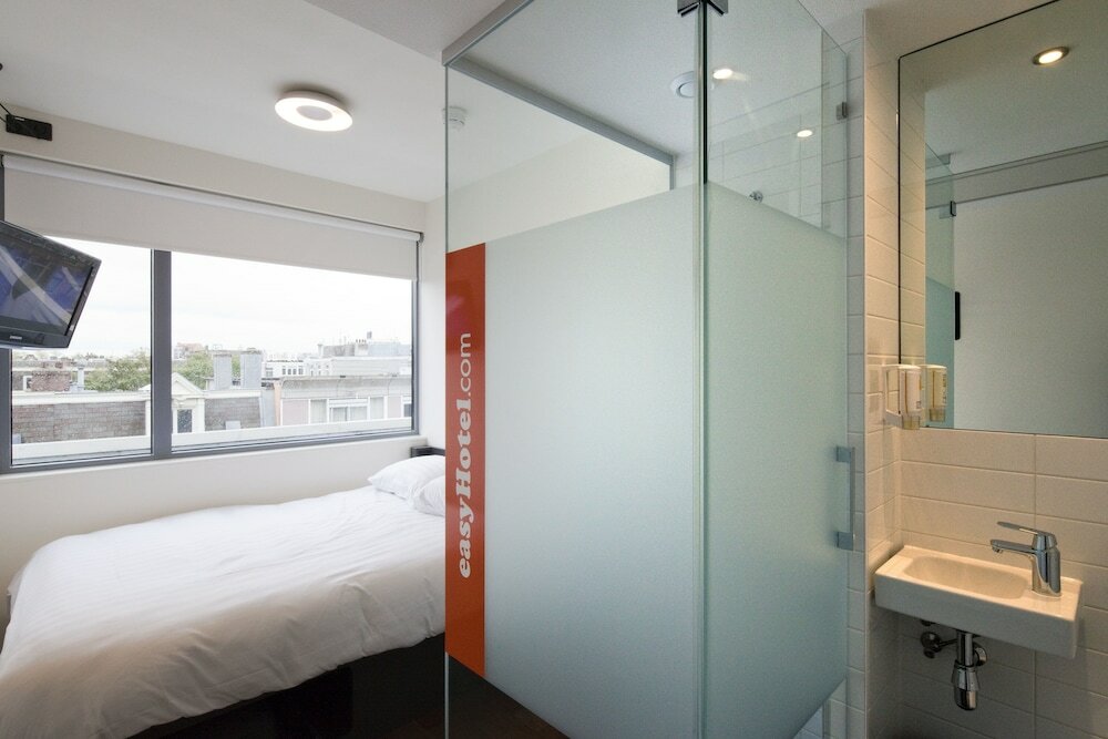 Фото EasyHotel Amsterdam City Centre South