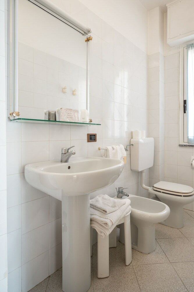 Фото Hotel Careni Villa Italia